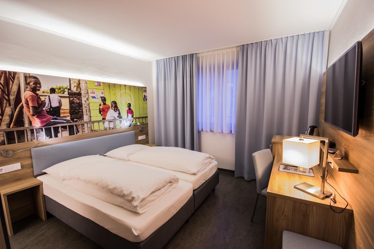 Hotel7Continents Neutraubling Exterior photo