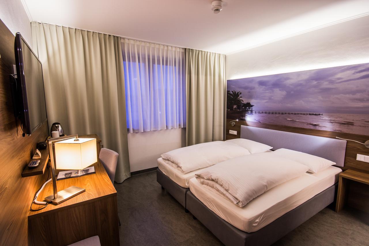 Hotel7Continents Neutraubling Exterior photo